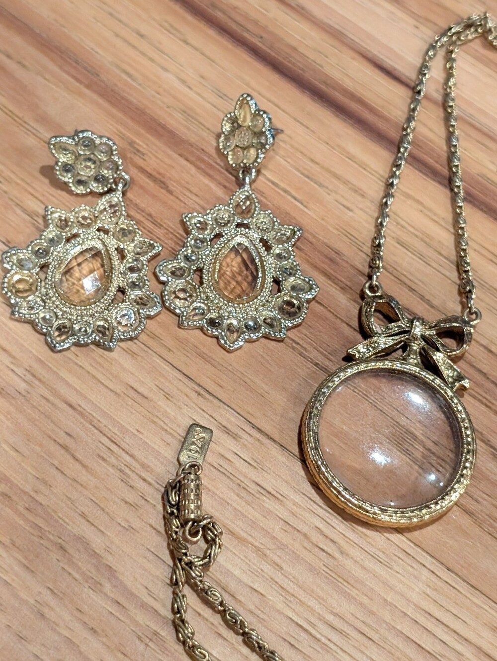 1928 Gold-Tone Filigree Teardrop Earrings with Bow Locket Necklace